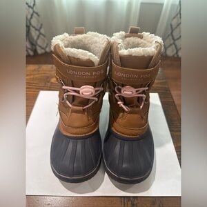 London Fog Tan and Navy Blue Winter Boots with Pink Shoelace.